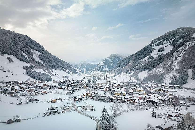 Zimní pohled do údolí