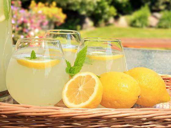 V rozpáleném létu vás osvědčí skvělá limoncello limonáda, vyzkoušejte některý z receptů