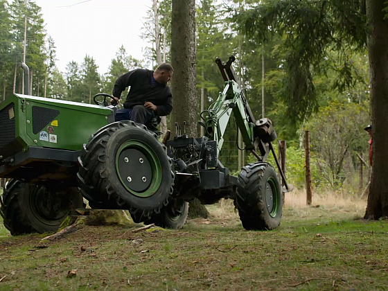 Kloubový traktor vyrobený podomácku