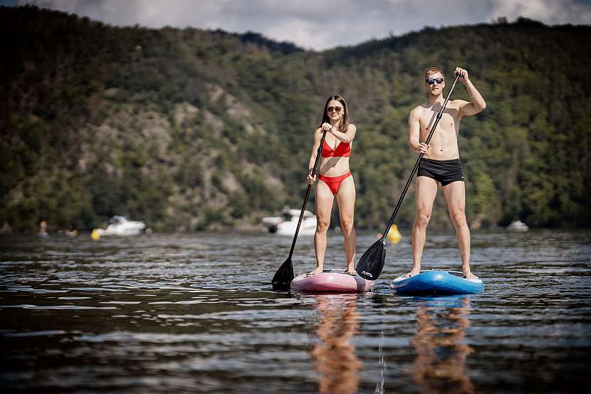 Paddleboard je ta pravá aktivita pro všechny milovníky vodních sportů