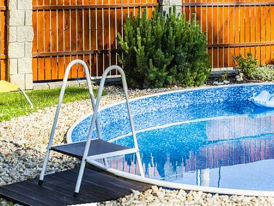 Jaké výhody a nevýhody přináší domácí bazén?