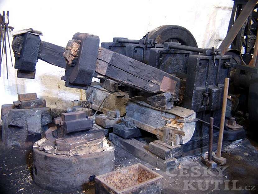Dřinu při zpracování železa odstranil až vynález kovacího stroje – hamru (Zdroj: Pavel Zeman)
