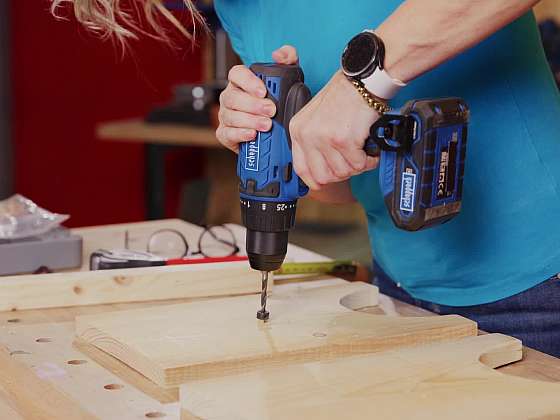 Čalouněná rustikální stolička