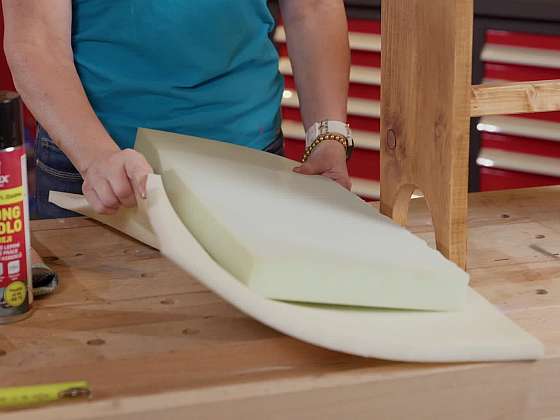 Čalouněná rustikální stolička