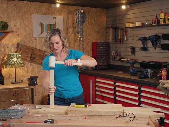 Čalouněná rustikální stolička