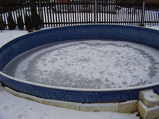 Otevřít článek/video: Vypustit bazén na zimu či nikoliv
