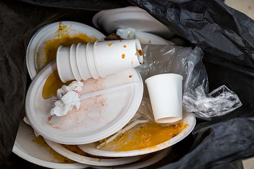 Ne každý ví, kam má vyhodit nepotřebný polystyren (Zdroj: Depositphotos)