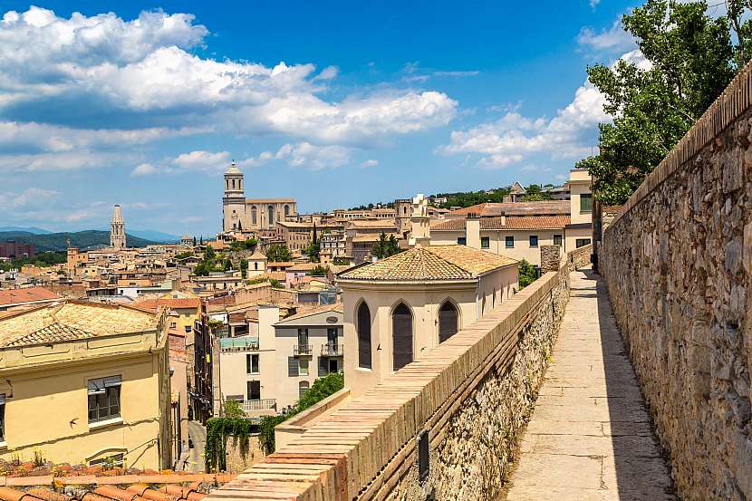 Město Girona, ve které se nachází slavná El Celler de Can Roca