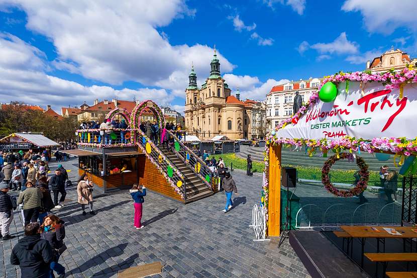 Staroměstské náměstí letos rozzáří květiny a pastelové barvy