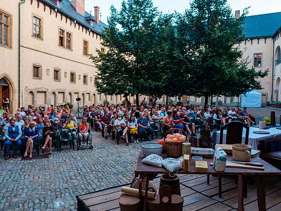 Léto ve středních Čechách oživí divadelní  představení, koncerty i festivaly