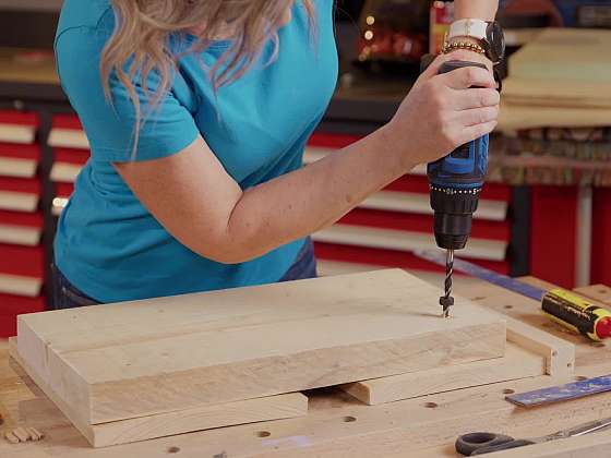 Čalouněná rustikální stolička