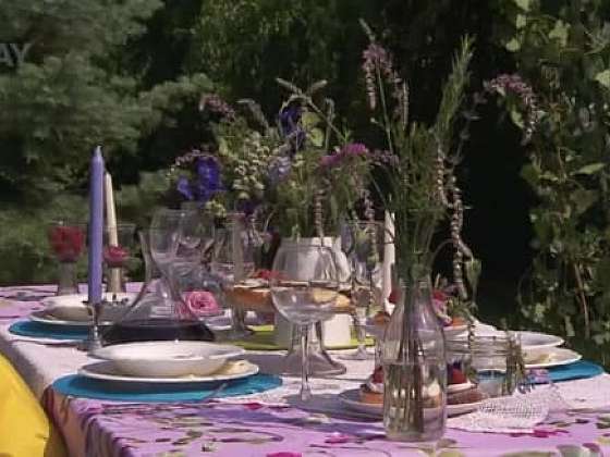 Prostírání na zahradní party