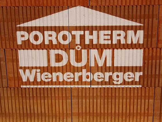 otevřít: Broušené akustické cihly Porotherm AKU Profi – novinka společnosti Wienerberger