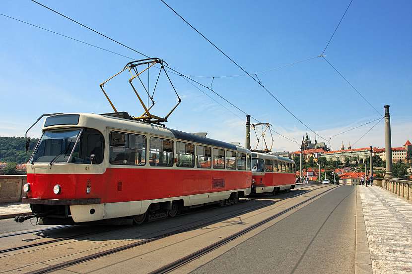 Kniha nabízí množství zajímavých informací o pražských tramvajích, tramvajových tratích a o tom, jak se tramvajová doprava změnila a mění