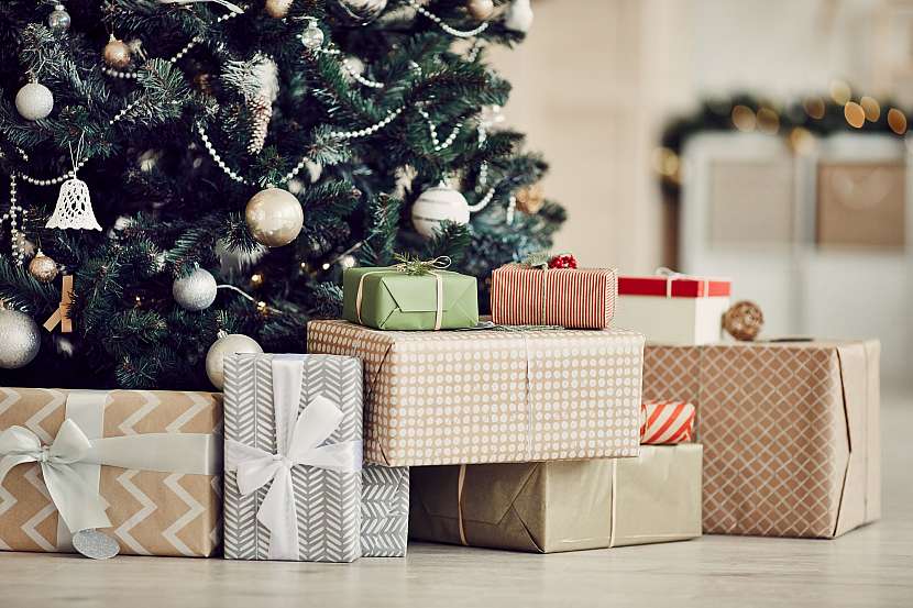 51 % respondentů nakupuje dárky všem svým blízkým
