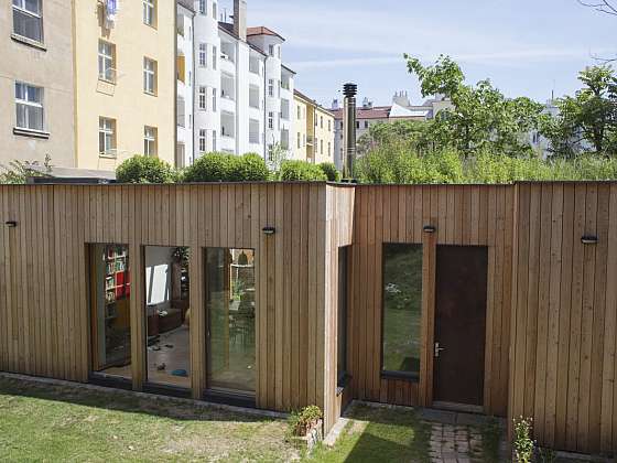 Nejlepším ekologickým projektem je úsporný dům s mokřadní střechou