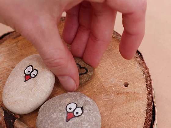 Jak vyrobit zamilované ptáčky z kamínků