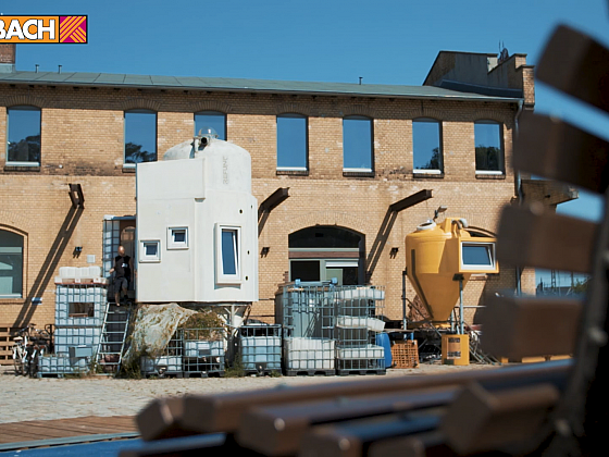 Proměna bydlení, která bere dech: Staré silo změnil na útulný domov s vanou i balkonem