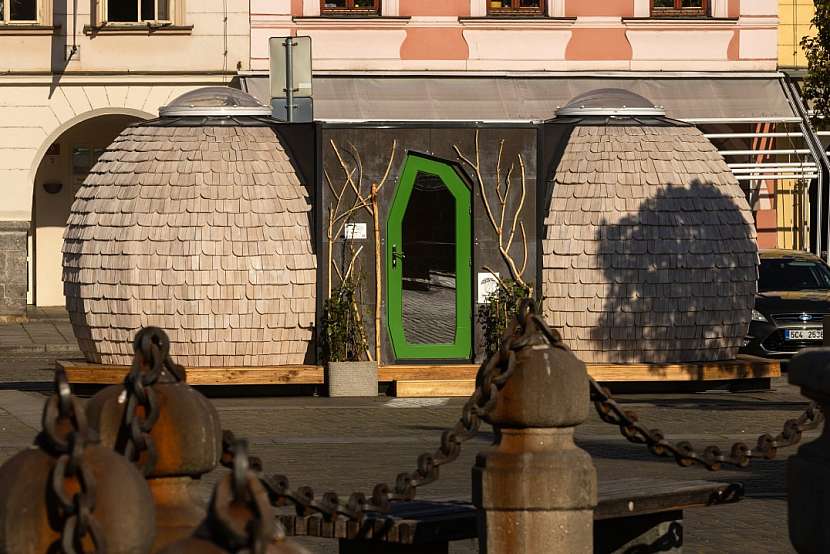 V rámci dlouhodobé spolupráce na vývoji materiálu na bázi podhoubí, mykokompozitu, představila Buřinka v roce 2025 experimentální dům Samorost