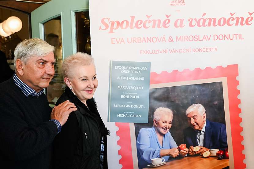 Vánoce podle dvou přátel: Eva Urbanová a Miroslav Donutil v Lucerně