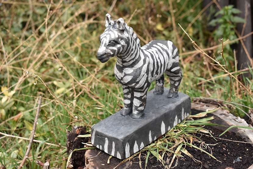 Ručně modelovaná socha zebry 