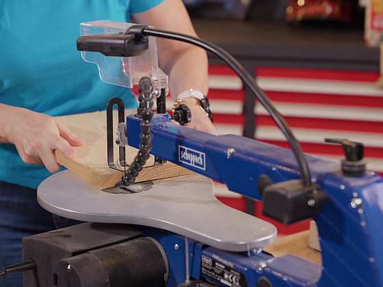 Čalouněná rustikální stolička