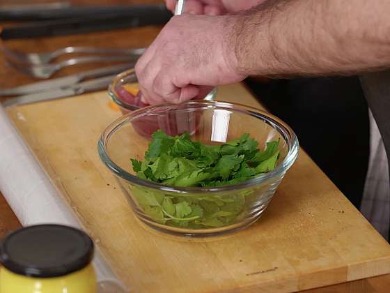 Příprava salátu