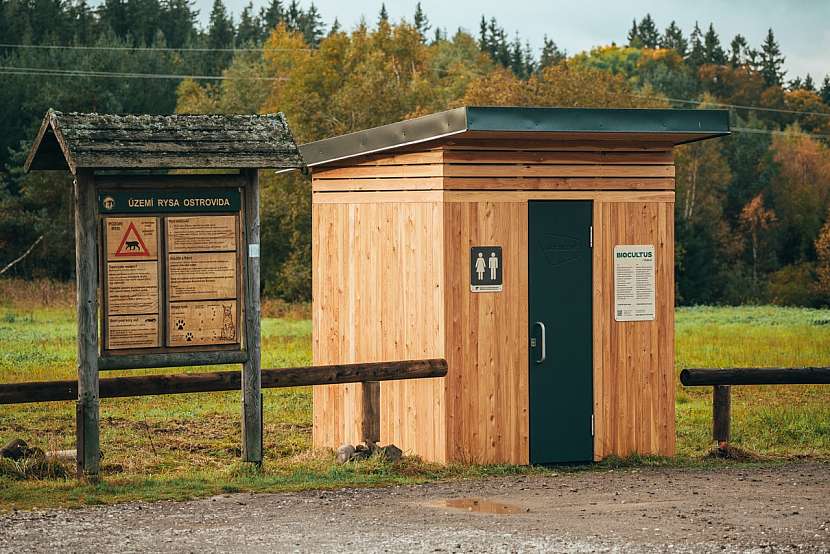 Instalace toalet BIOCULTUS Public na Šumavě v Národním parku na Rovině
