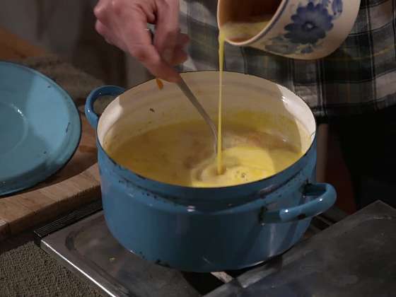 Zahuštění polévky vajíčkem