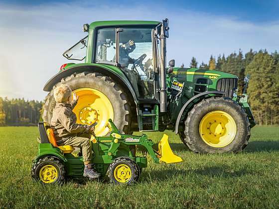 Otevřít článek/video: Soutěž o Rolly Toys Dětský šlapací traktor John Deere 7930 s nakladačem