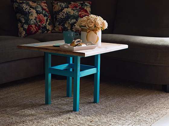 otevřít: Vyrobte si praktický stolek z toho, co dům dal