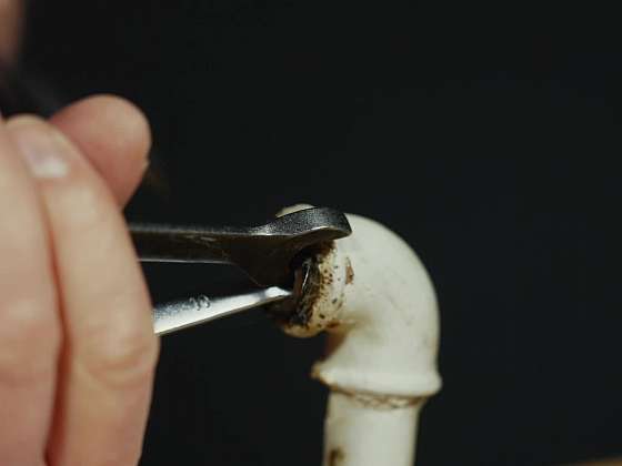 Jak vytočit utržený závit z vodovodní trubky