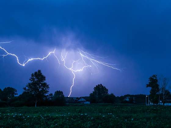 Jak se chovat při bouřce, kam se ukrýt a co rozhodně nedělat