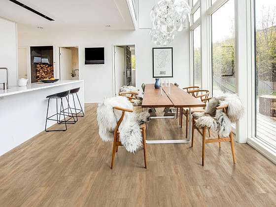 Výběr podlahy do kuchyně. Která krytina nejlépe splní estetické i praktické požadavky?