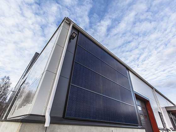 otevřít: Systém fasádních fotovoltaických panelů