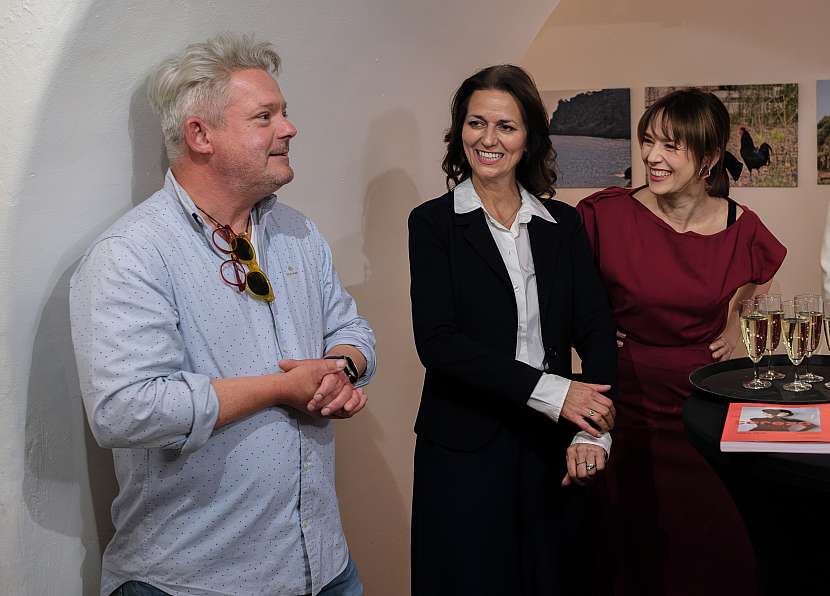 Tereza Kostková ve společnosti Adély Gondíkové a Aleše Hámy