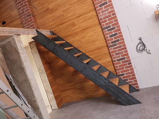 otevřít: Postavte si doma vymazlené designové schodiště