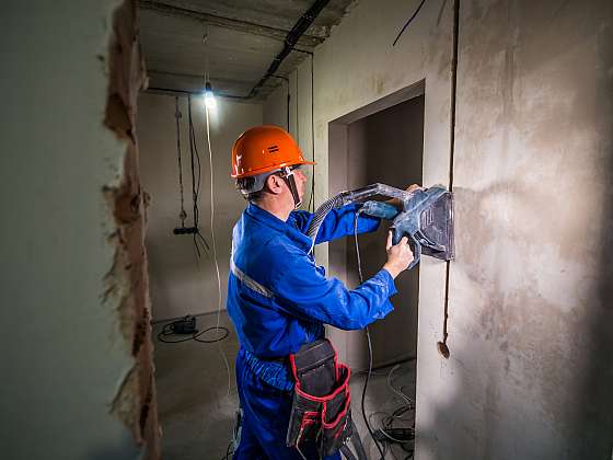 Ušetřete za elektrikáře a připravte mu drážky ve zdi