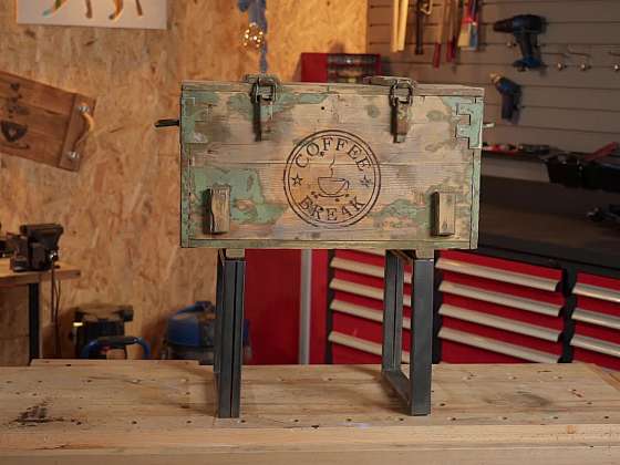 Stolek s úložným prostorem 