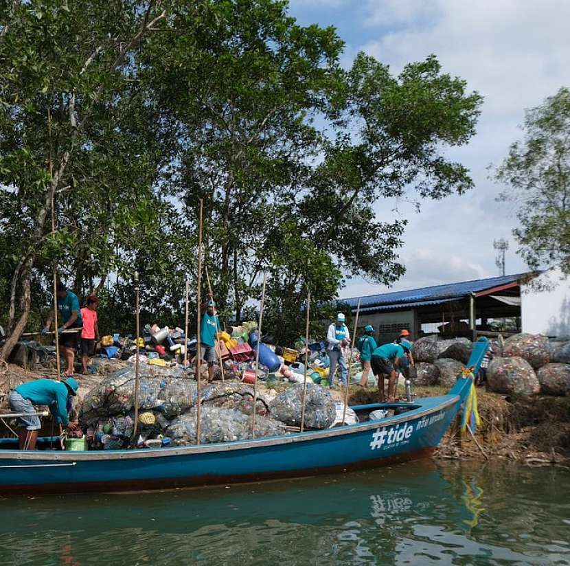Oceány jsou znečištěny zejména plastovým odpadem a zbytky z rybářského průmyslu