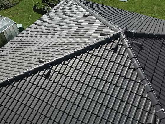 Oprava střechy nemusí být rovnou výměna střešní krytiny