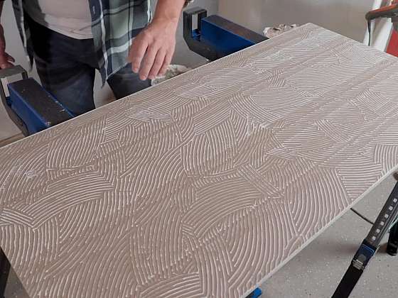 Jak lepit velkoformátový obklad