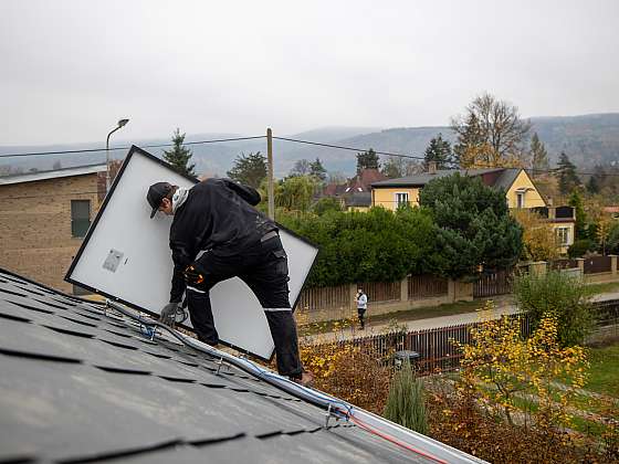 Instalace fotovoltaických panelů se bát nemusíte