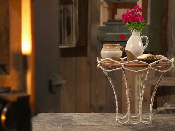 Vyrobte si praktický stoleček ze staré lampy