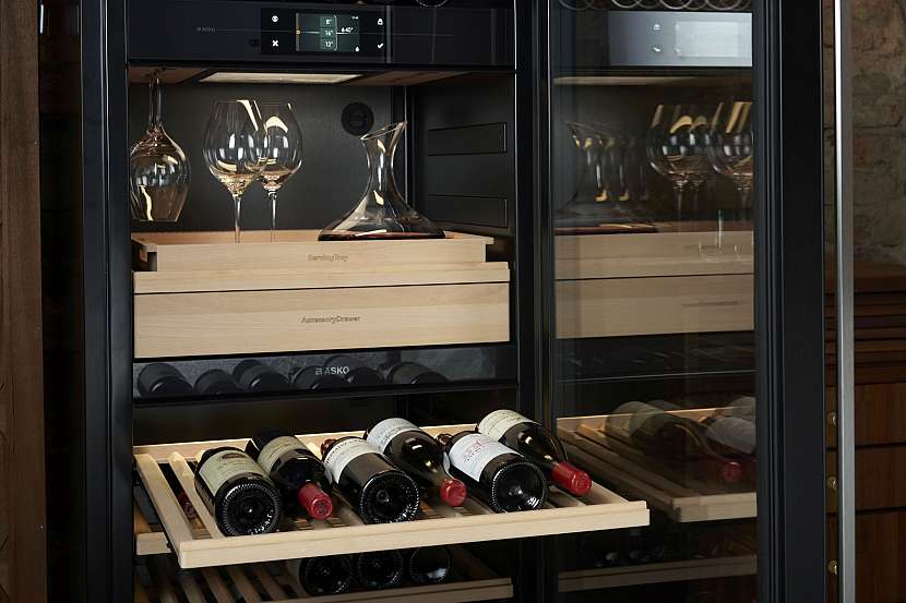 Dokonalé prostředí pro požitek z kvalitního vína díky oceněné vinotéce (Zdroj: ASKO)