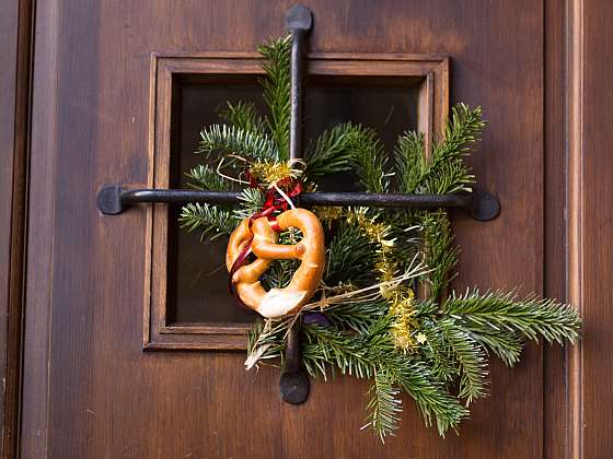 Čím vyzdobit vchodové dveře po ukončení vánočního období?
