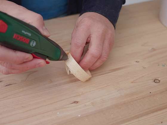Jak lepit dřevo lepicím perem