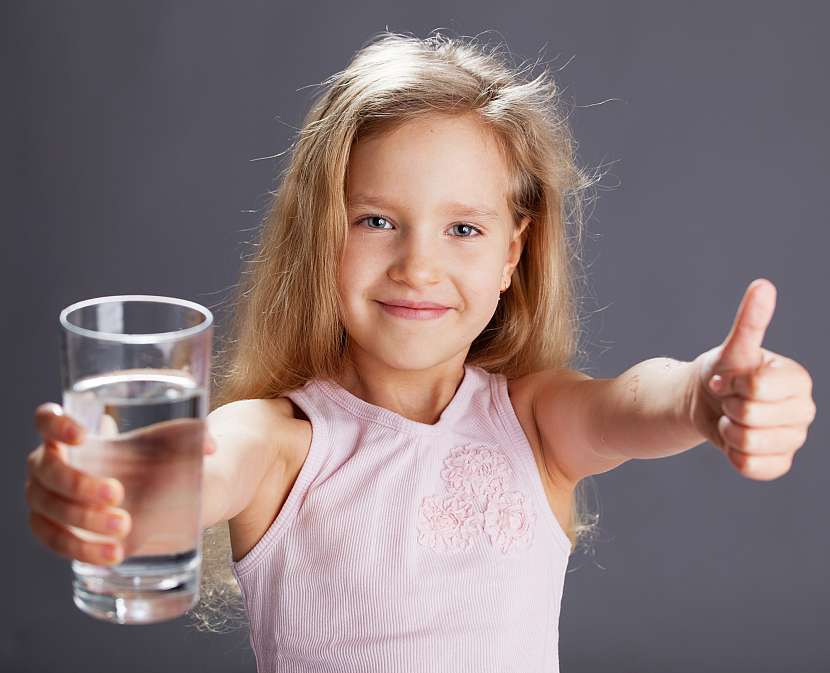 Jak naučit děti zdravě pít? (Zdroj: Depositphotos)