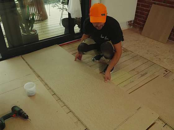 Renovace podlahy v 1. patře