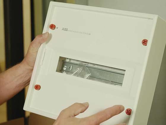 Montáž elektroinstalace a výběr nábytku do tiny house